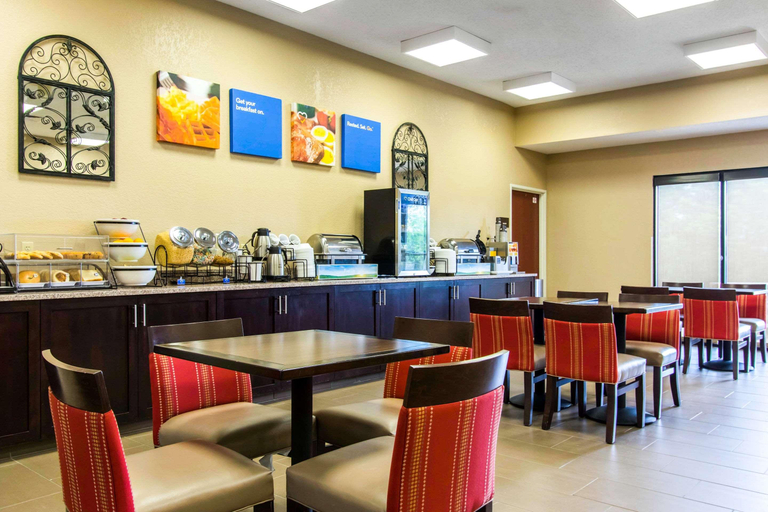 Food & Drinks 5, Comfort Inn & Suites, Barren