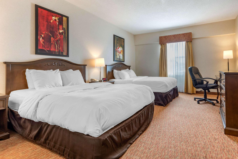 Bedroom 4, Village Inn & Suites, Lambton