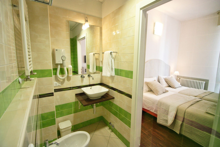 Bathroom 5, Bologna Inn, Bologna