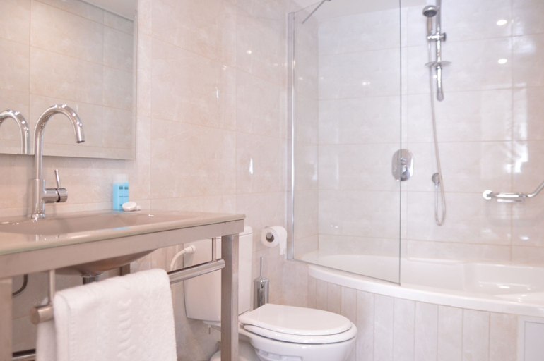 Bathroom 5, Shamai Suites Jerusalem