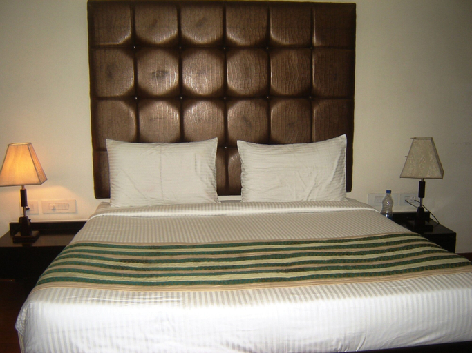 Hotel Anand Retreat, Gautam Buddha Nagar