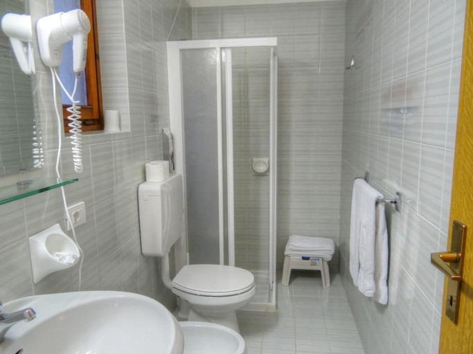 Bathroom 4, Residence Castelli, Verona