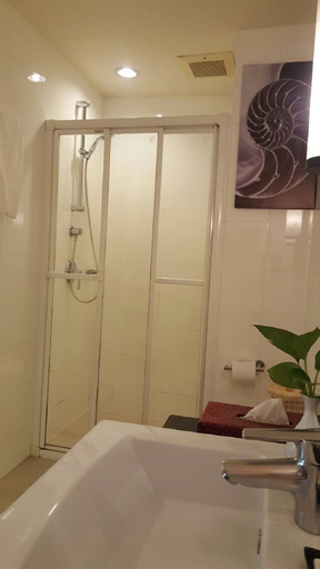 At 21 Saladaeng, Sathorn