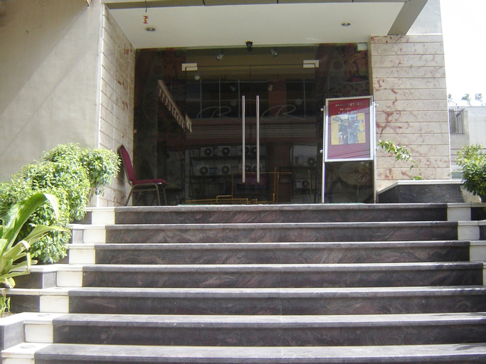 Hotel Anand Retreat, Gautam Buddha Nagar