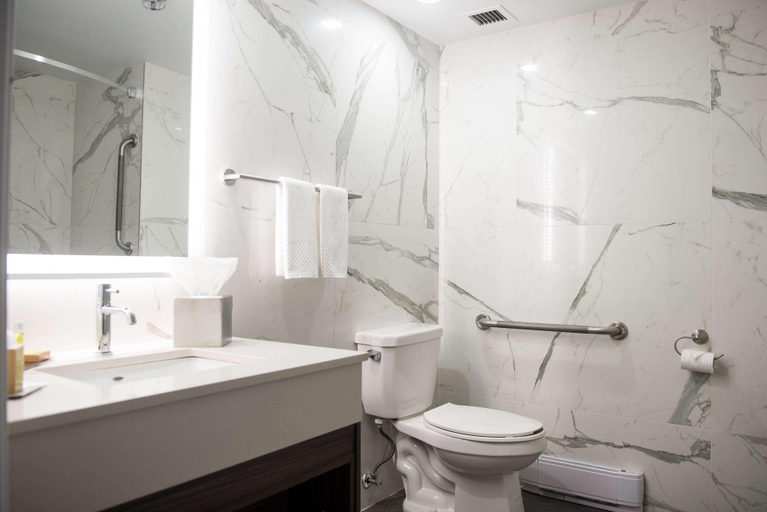 Bathroom 5, Château Cartier Hotel & Resort, Communauté-Urbaine-de-l'Outaouais