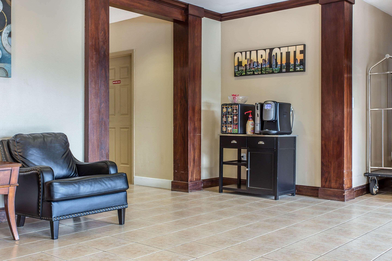 Public Area 5, Suburban Studios Near UNC Charlotte, Mecklenburg