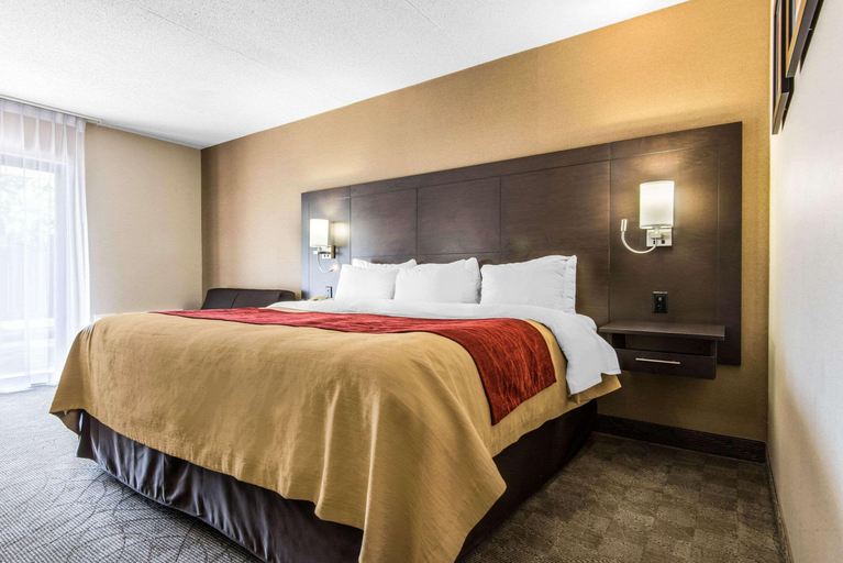 Bedroom 3, Comfort Inn Owen Sound, Grey