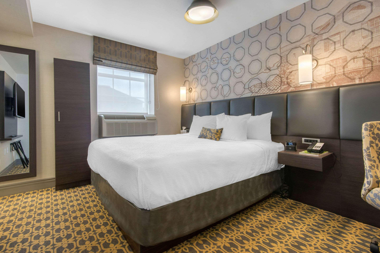 Bedroom 3, Champlain Waterfront Hotel, an Ascend Collection, Simcoe