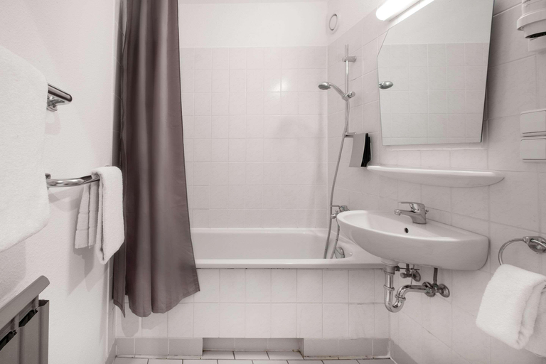 Bathroom 4, Hotel Berlin Lichtenberg, Berlin