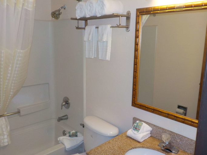 Bathroom 4, Spark by Hilton Norfolk, Norfolk