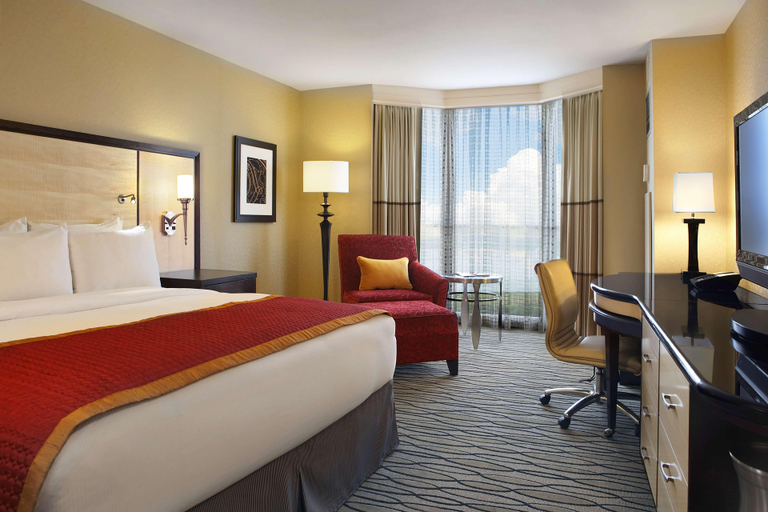 Bedroom 3, Hilton Rosemont/Chicago O'Hare, Cook