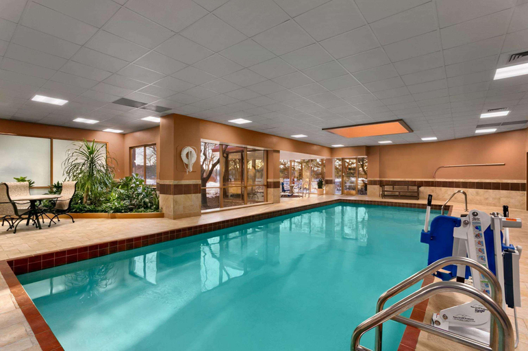 Sport & Beauty 2, Embassy Suites Chicago North Shore Deerfield, Cook