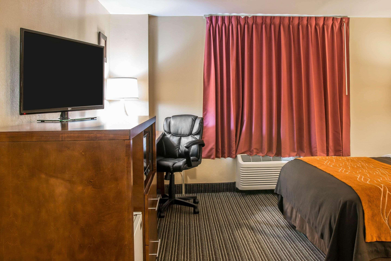 Bedroom 4, Country Inn & Suites By Radisson, Battle Creek, Mi, Calhoun