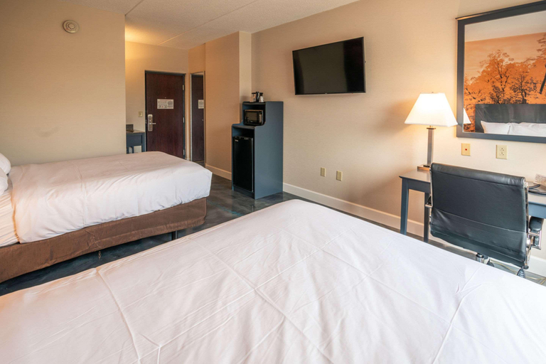 Room 5, Oakfield Hotel & Suites, Ascend Hotel Collection, Monroe