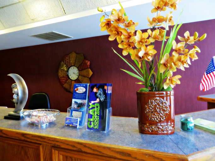 Food & Drinks 5, Peach Tree Inn, Taney
