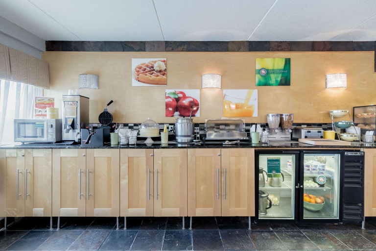 Food & Drinks 5, Quality Inn & Suites Mayo Clinic Area, Olmsted