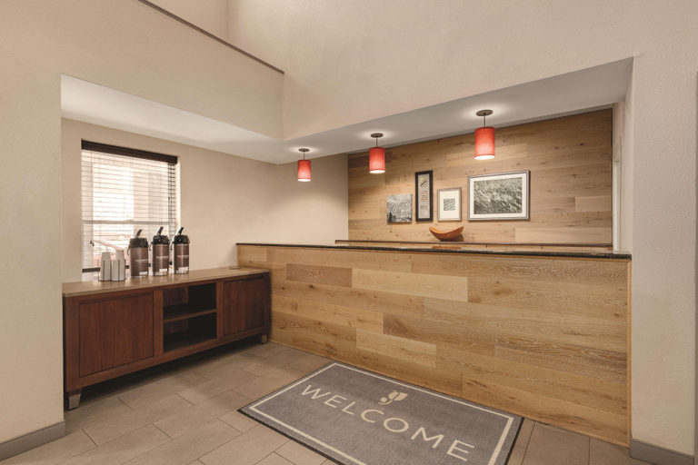 Public Area 2, Country Inn & Suites by Radisson, Boone, NC, Watauga