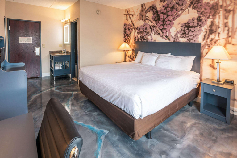 Room 4, Oakfield Hotel & Suites, Ascend Hotel Collection, Monroe