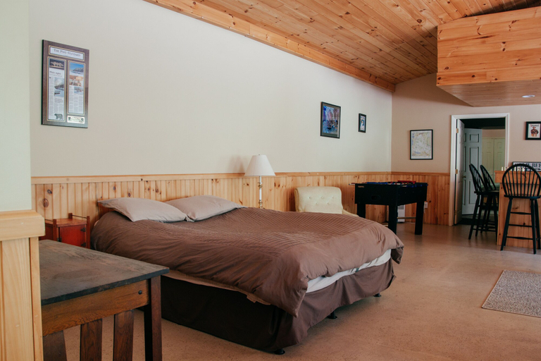 Bedroom 4, Wellnesste Lodge and Cabin Rentals, Oneida