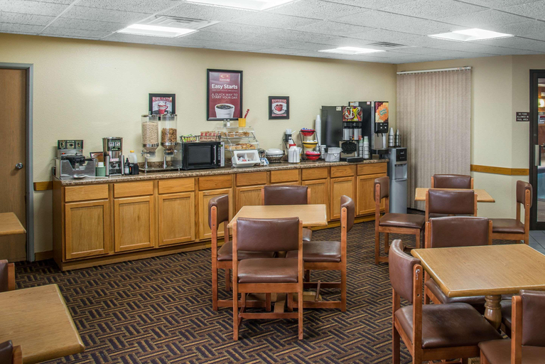 Food & Drinks 5, Coratel Inn & Suites By Jasper River Falls, Saint Croix