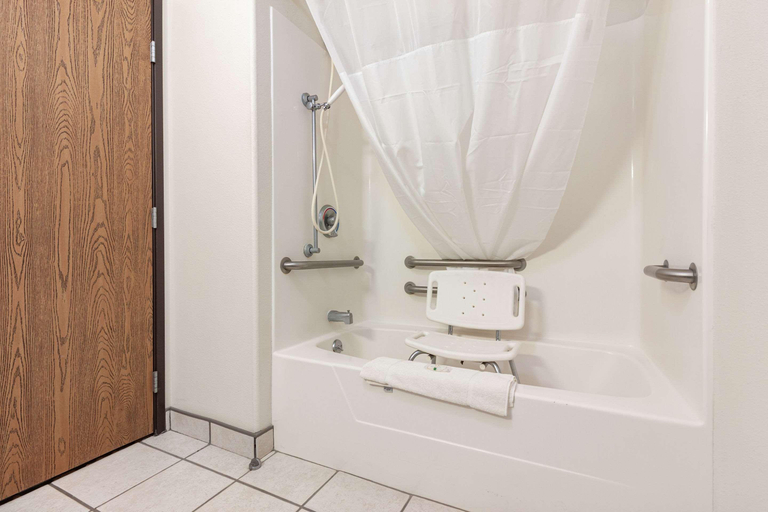 Bathroom 5, Quality Inn & Suites McCook, Red Willow