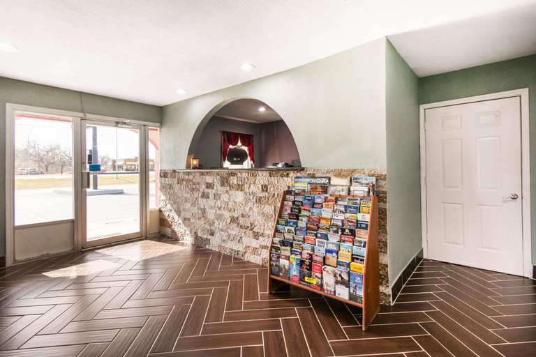 Public Area 3, Rodeway Inn Pauls Valley, Garvin