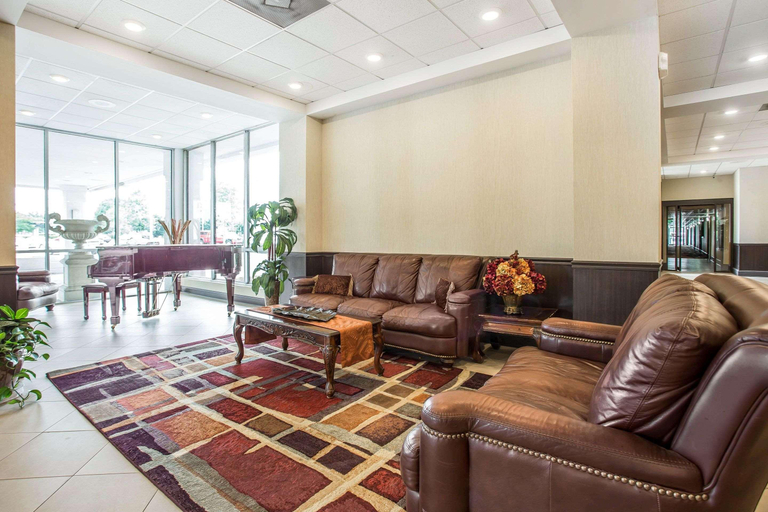 Public Area 3, Clarion Hotel Fort Mill Near Amusement Park, York