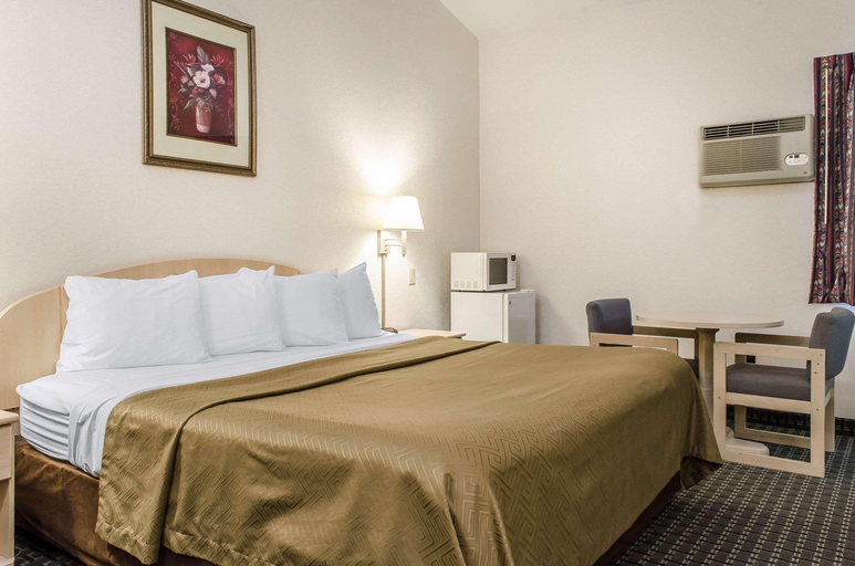Bedroom 3, Rodeway Inn State College - near University, Centre