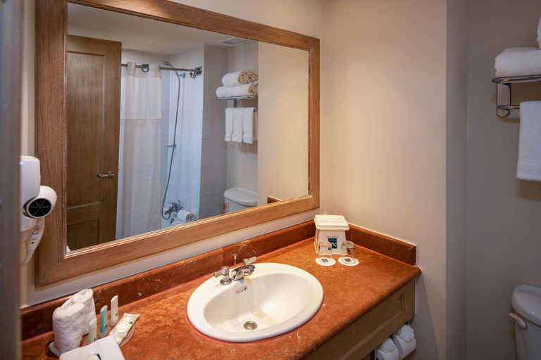 Bathroom, Four Points by Sheraton Santo Domingo, Santo Domingo Este