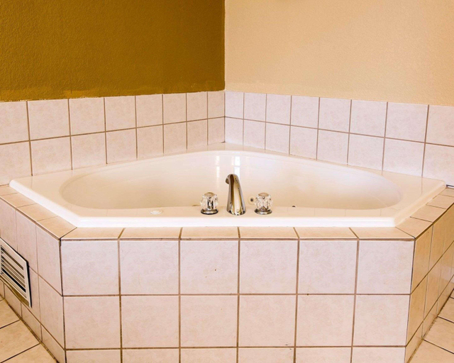 Bathroom, Quality Inn Hotels in Bethany, MO, Harrison