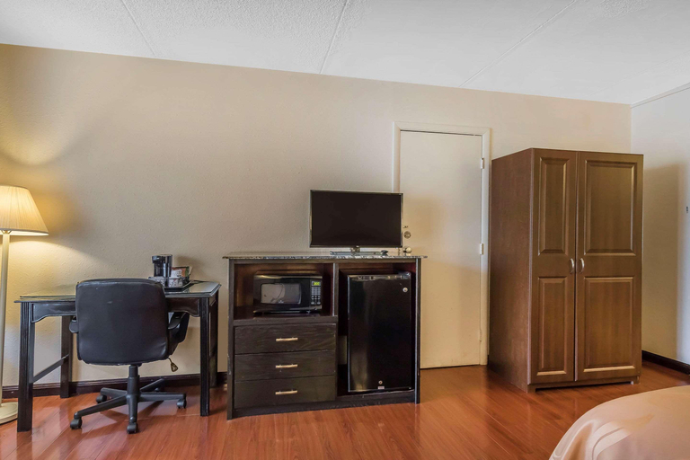 Bedroom 3, Quality Inn, Dickson