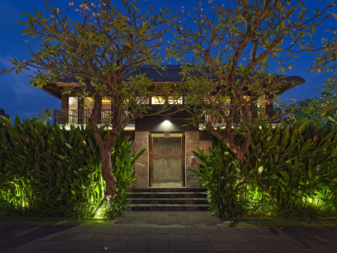 Exterior 18
