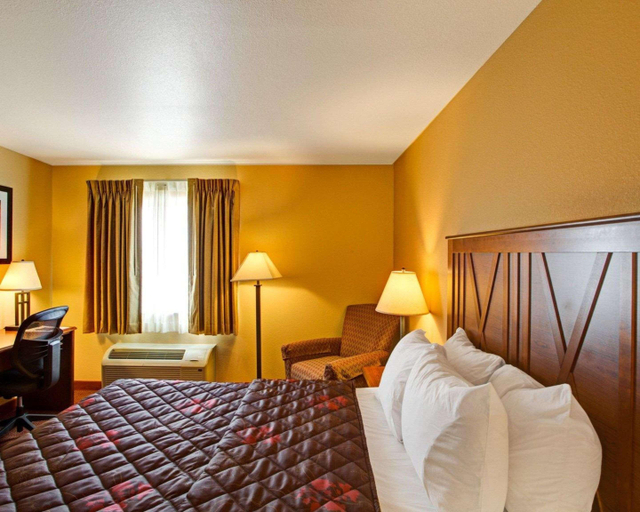 Bedroom 4, Rodeway Inn & Suites Phillipsburg, Phillips