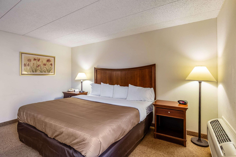 Bedroom 3, Clarion Inn & Suites Central I-44, Tulsa