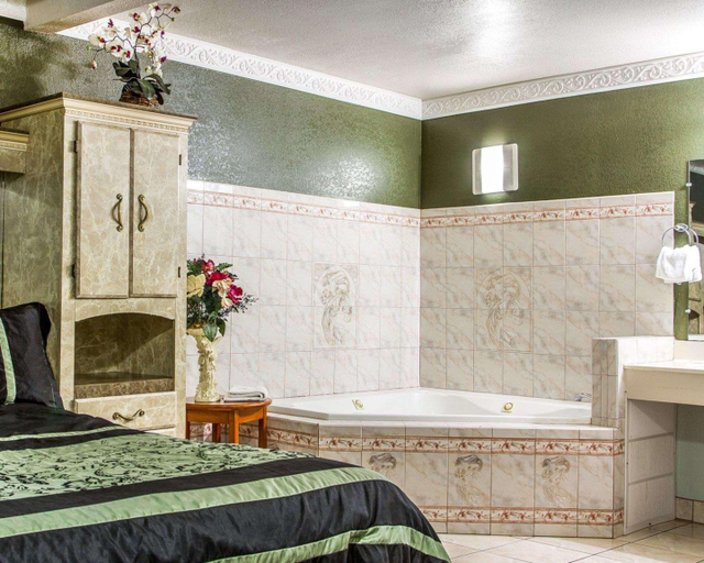 Bathroom 4, Rodeway Inn Chico, Butte