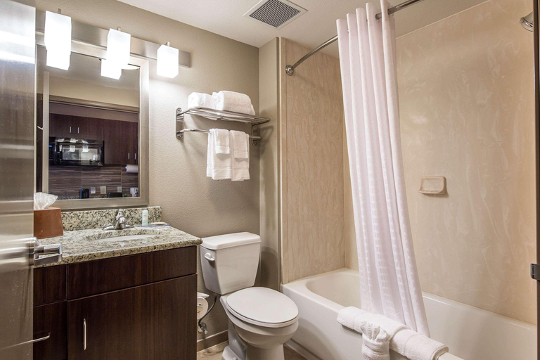 Bathroom, Suburban Studios Midland I-20, Midland