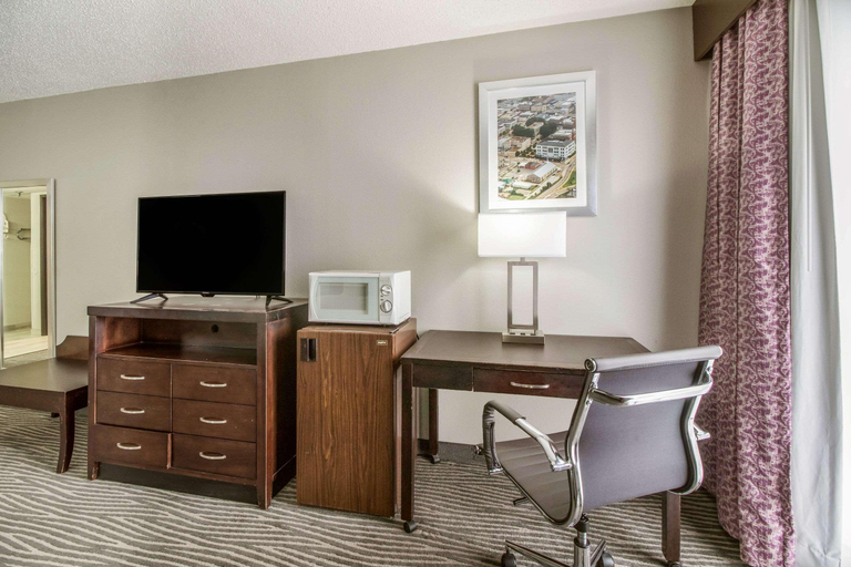 Bedroom 4, Clarion Hotel Convention Center Jackson Northwest, Madison