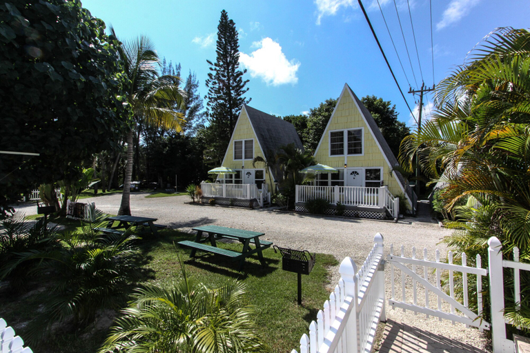 Exterior & Views 2, Anchor Inn and Cottages, Lee
