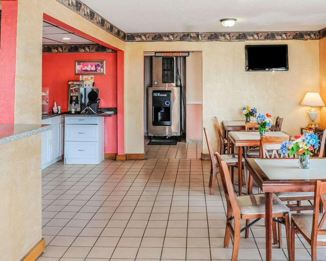 Public Area 2, Econo Lodge Tucumcari Route 66, Quay