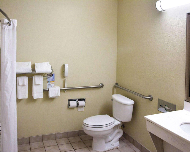 Bathroom 5, Quality Inn & Suites Niles, Berrien