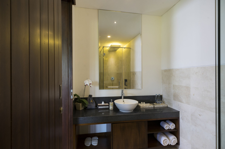 Bathroom 12