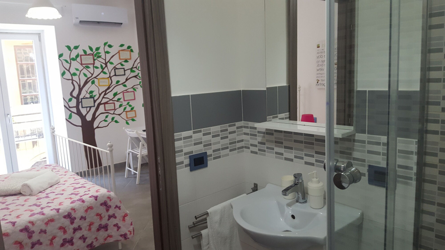 Bathroom 4, Hello World, Agrigento