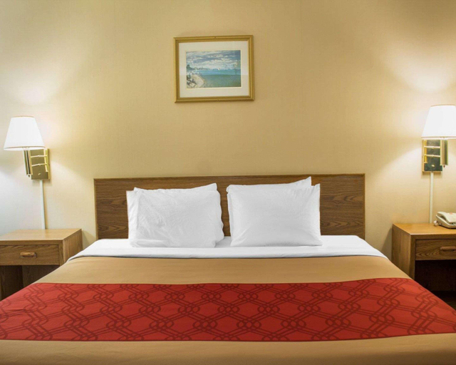 Bedroom 2, Econo Lodge Drums, Luzerne