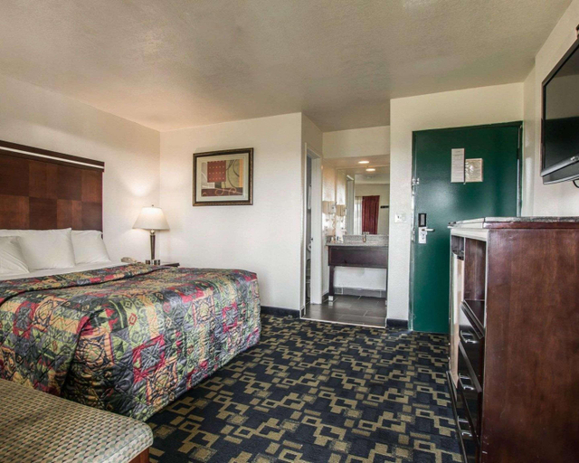 Public Area 2, Motel 6 Oceanside, CA Marina / Camp Pendleton, San Diego