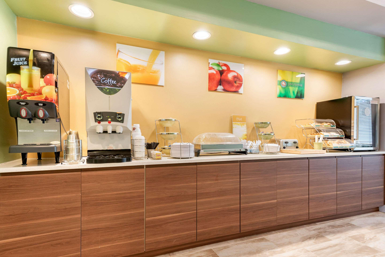 Food & Drinks 5, Quality Inn Fairborn Area, Greene