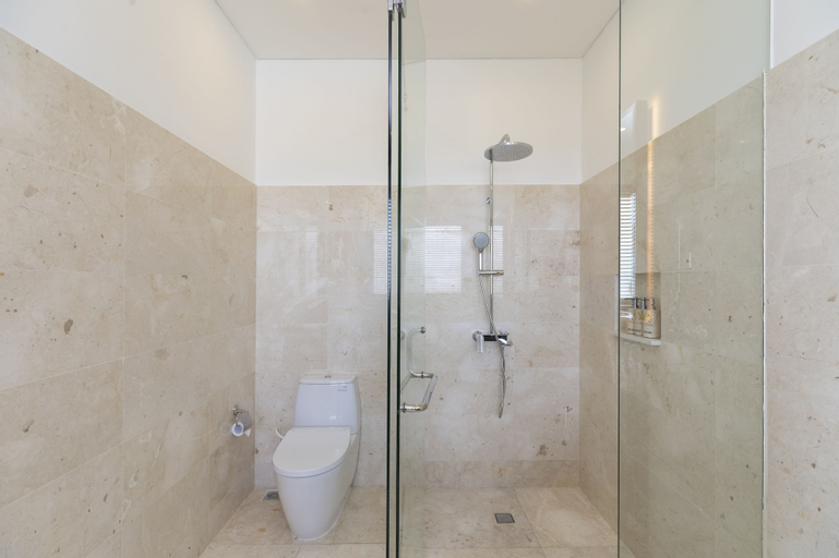 Bathroom 17