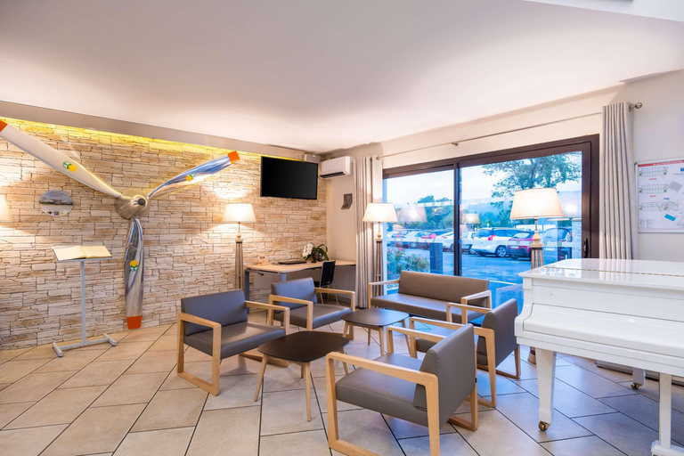 Public Area 2, Brit Hotel Figeac, Lot