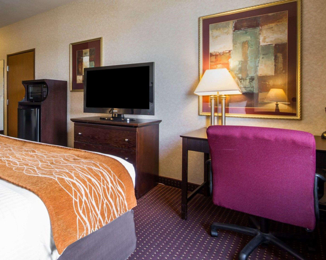 Bedroom 3, Comfort Inn & Suites Madison North, Dane