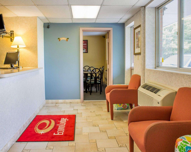 Public Area 3, Econo Lodge Drums, Luzerne