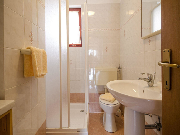 Bathroom 5, Apartments Folo, Rovinj